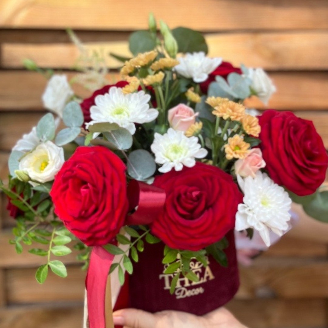 Cutia cu trandafirii rosii - imagine 2